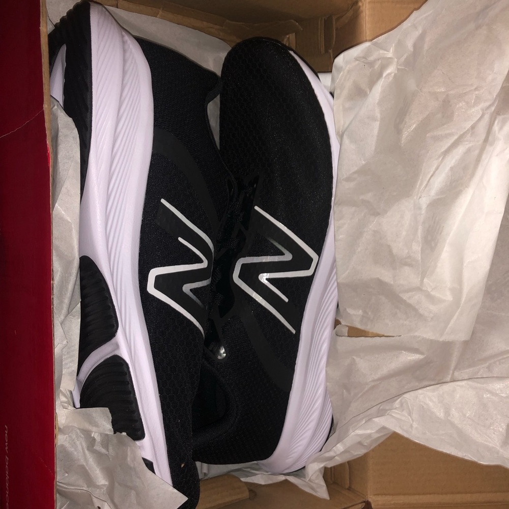 NEW Mens New Balance Black 8.5 Sneakers M413V2 - Picture 7 of 11